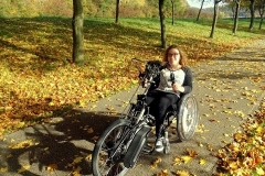 Dame mit Handbike